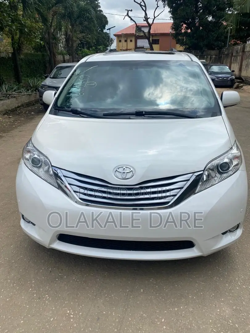 Toyota Sienna 2012 White