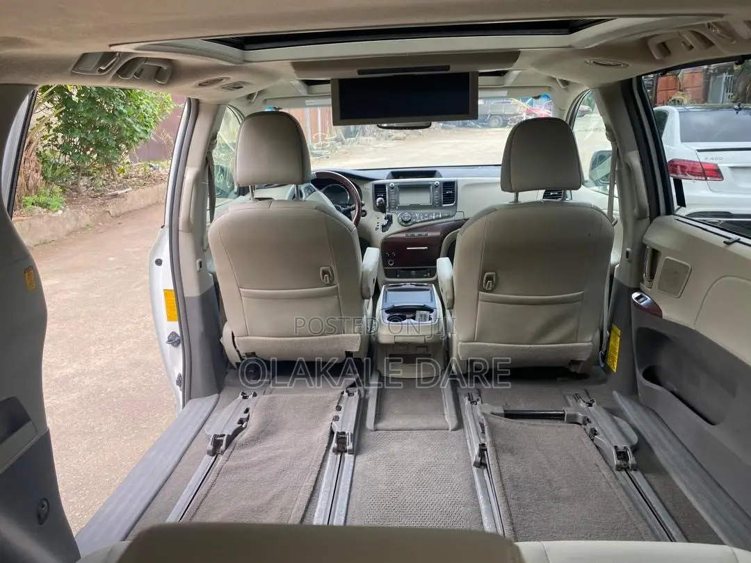 Toyota Sienna 2012 White