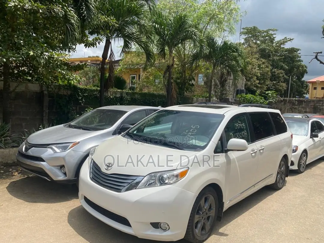 Toyota Sienna 2012 White