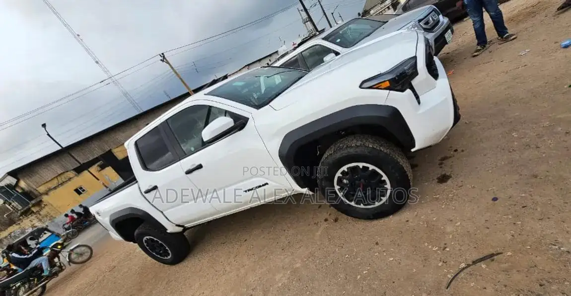 Toyota Tacoma 2024 White