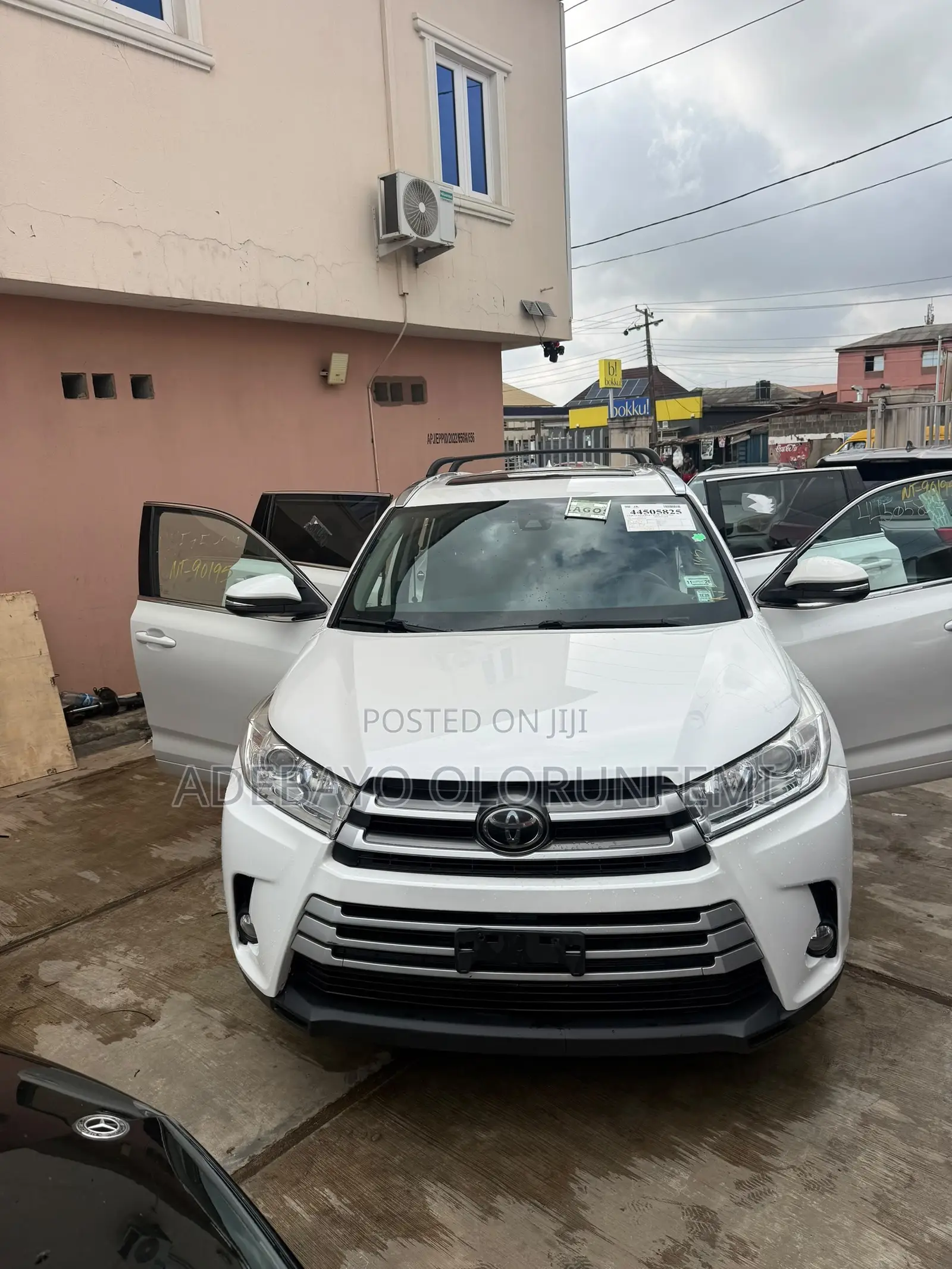 Toyota Highlander XLE 4x4 V6 (3.5L 6cyl 8A) 2017 White