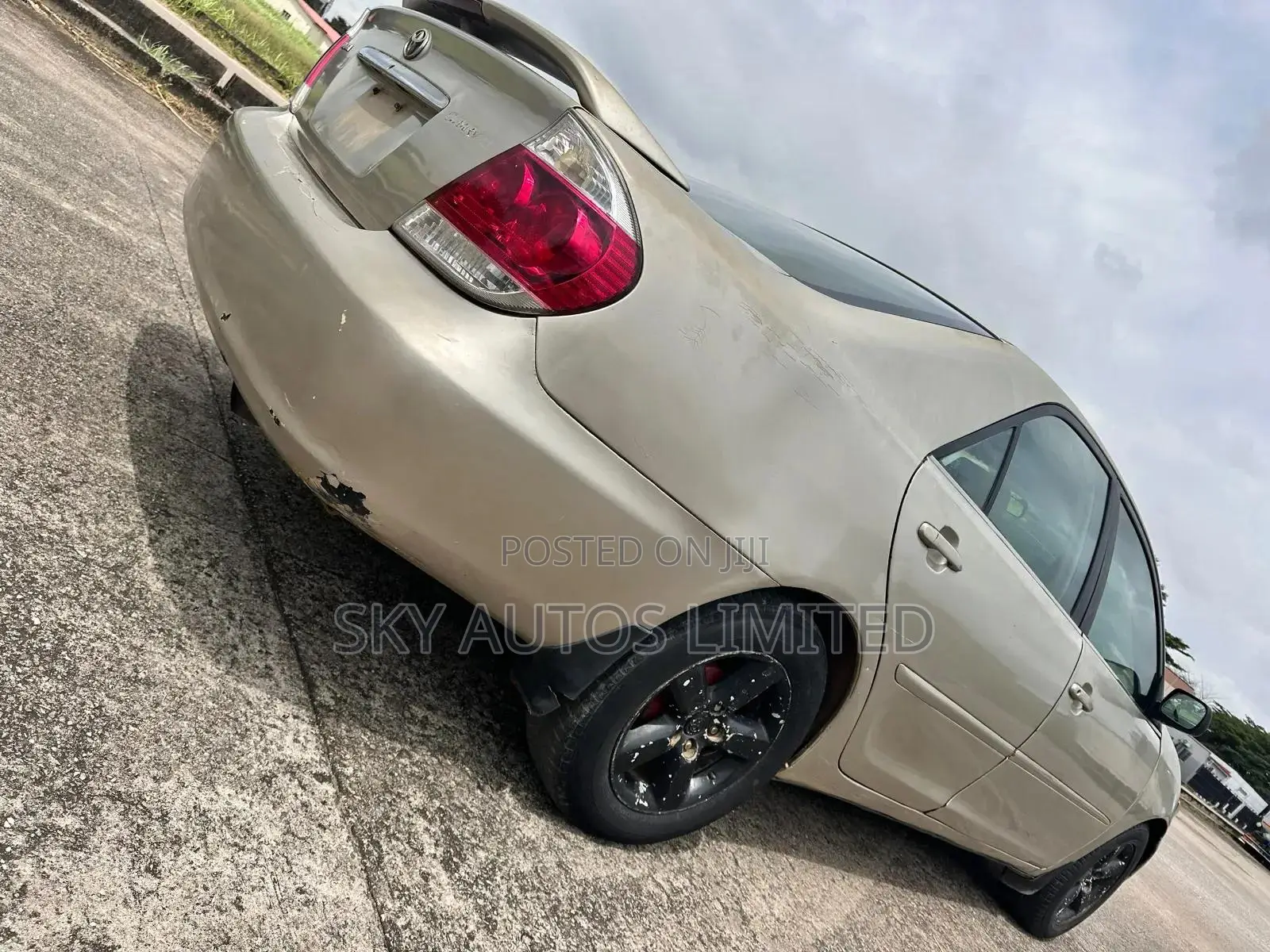 Toyota Camry LE 4dr Sedan (2.4L 4cyl 5M) 2004 Gold