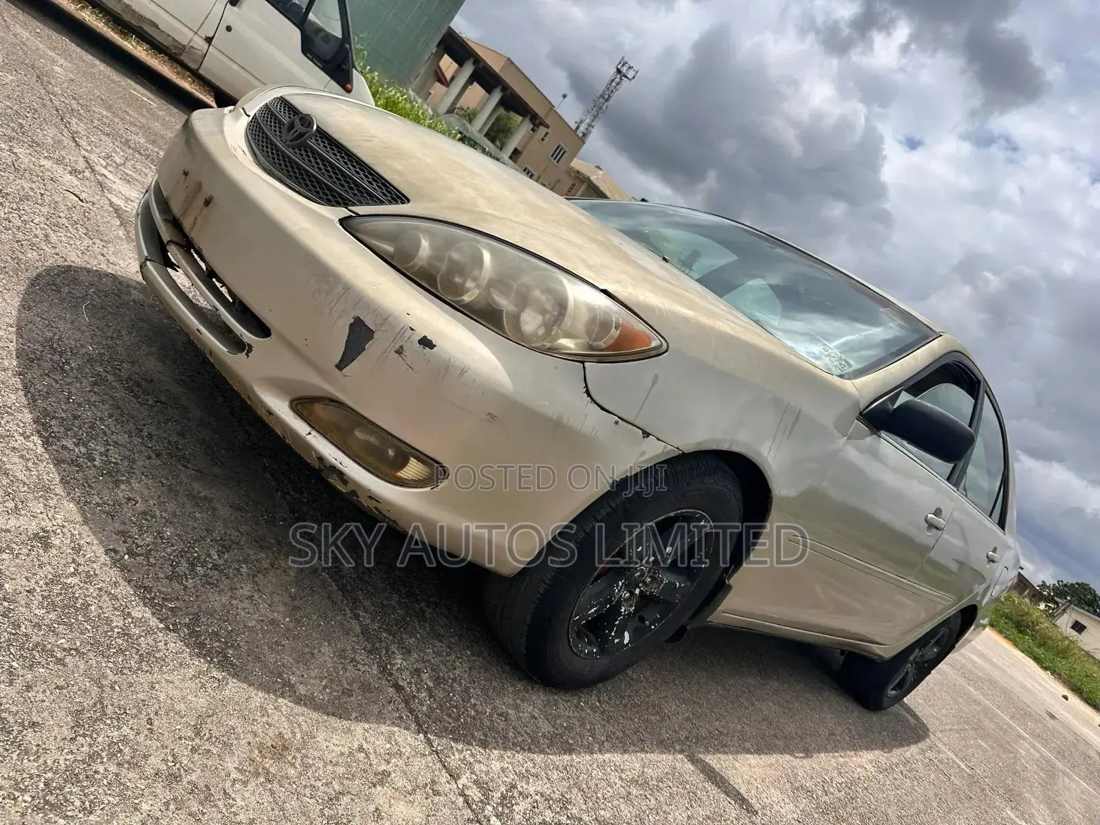 Toyota Camry LE 4dr Sedan (2.4L 4cyl 5M) 2004 Gold