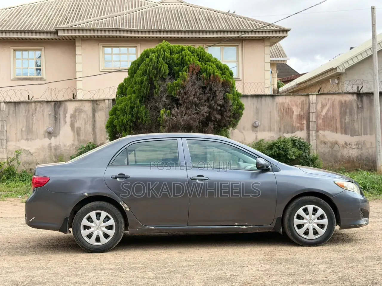 Toyota Corolla Base 4dr Sedan (1.8L 4cyl 5M) 2009 Gray