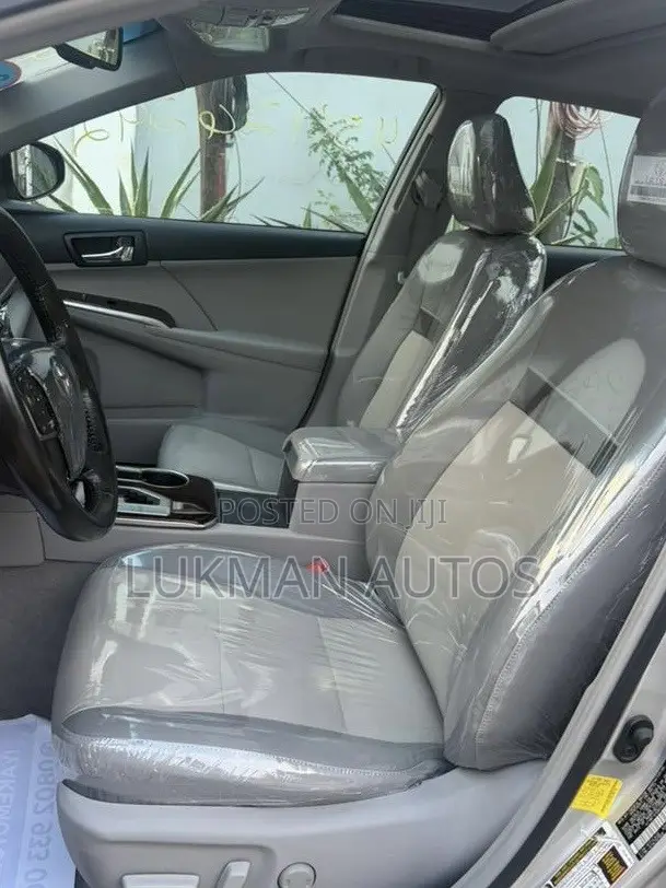 Toyota Camry XLE 4dr Sedan (2.5L 4cyl 6A) 2012 Silver