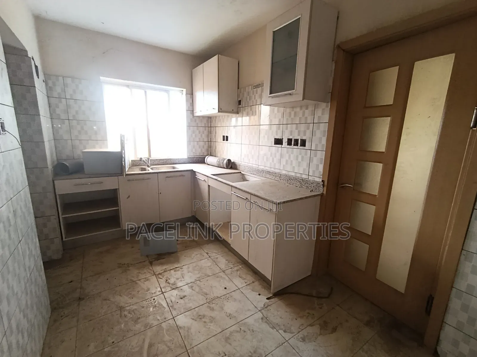 3bdrm Block of Flats in Ipaja / Ipaja for sale