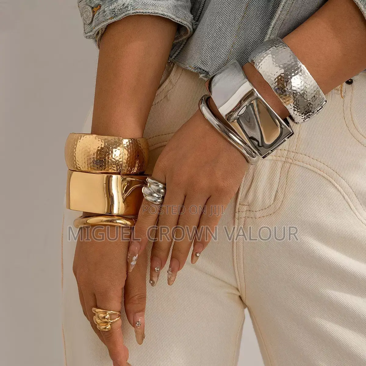 Bangles Set Jelwrey Available in Gold and Silver