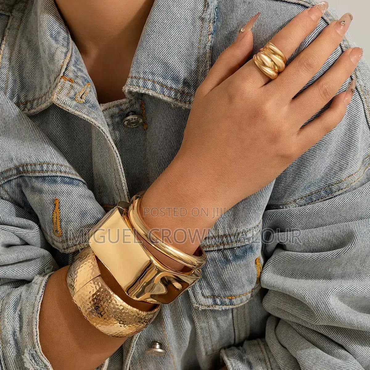 Bangles Set Jelwrey Available in Gold and Silver