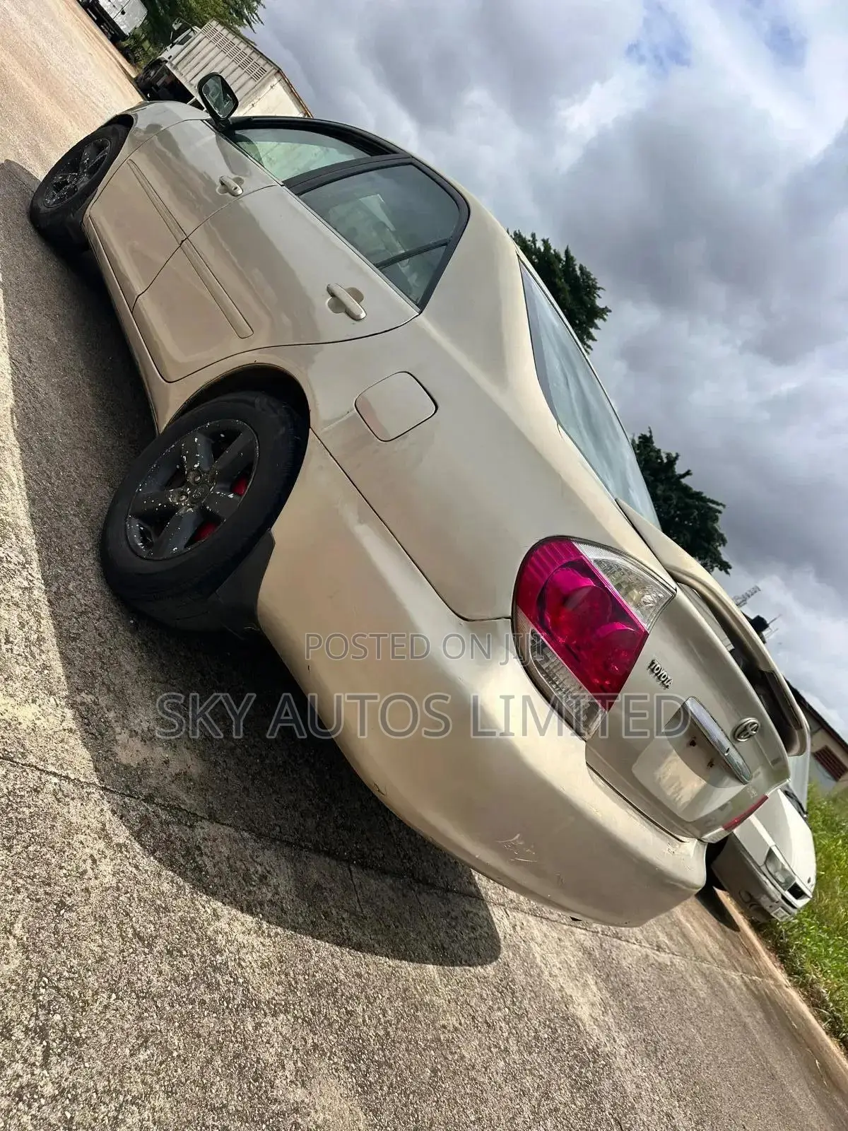 Toyota Camry LE 4dr Sedan (2.4L 4cyl 5M) 2004 Gold