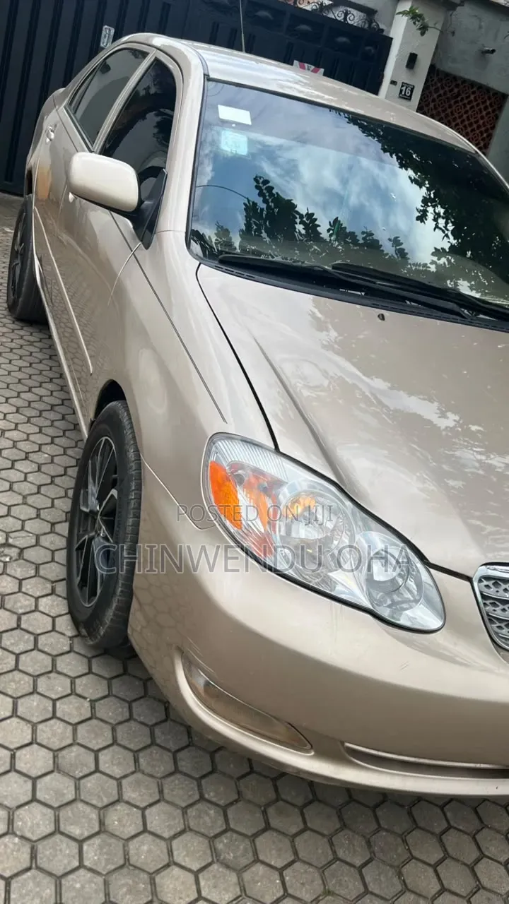 Toyota Corolla 2004 Gold