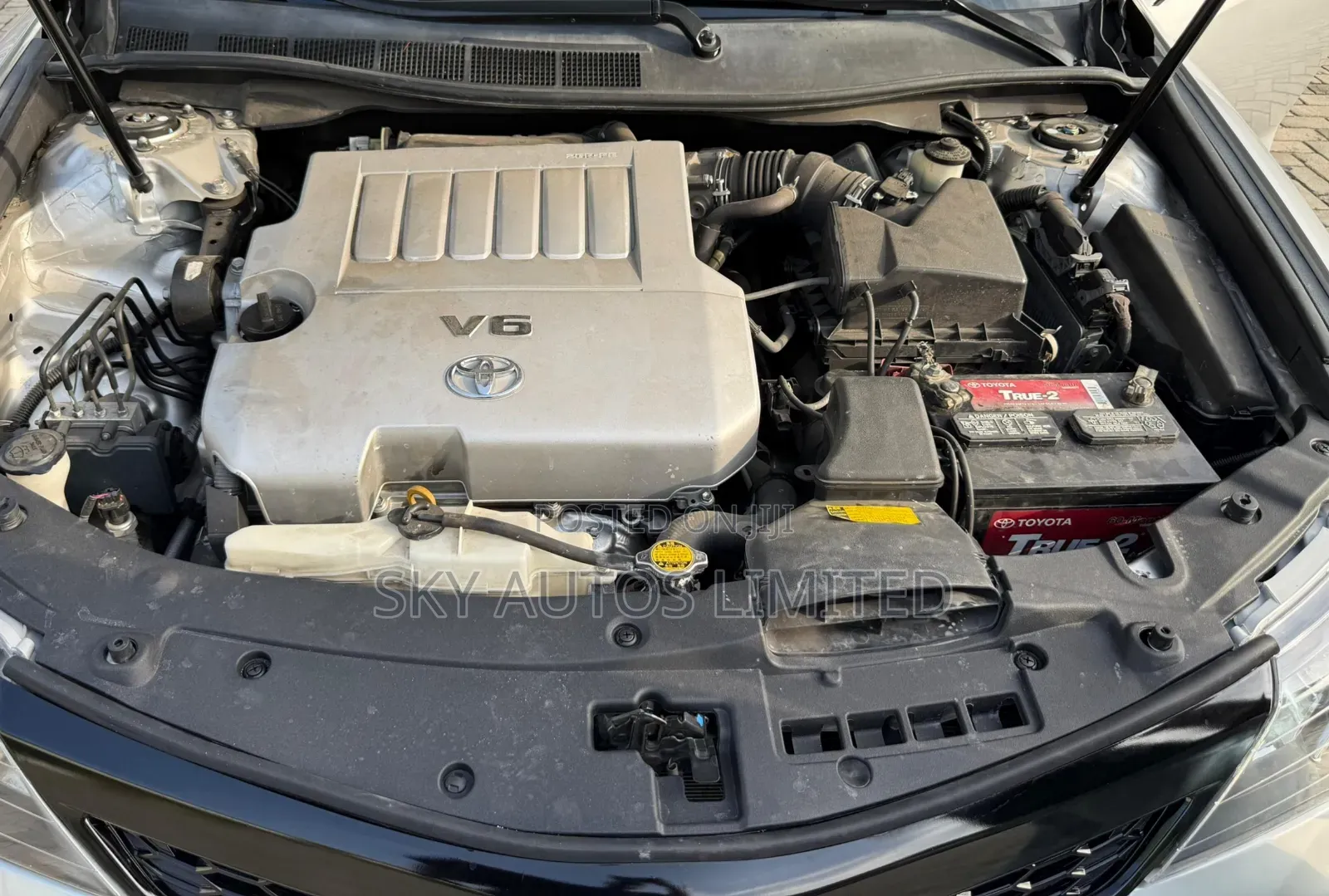 Toyota Camry XLE V6 4dr Sedan (3.5L 6cyl 6A) 2013 Silver
