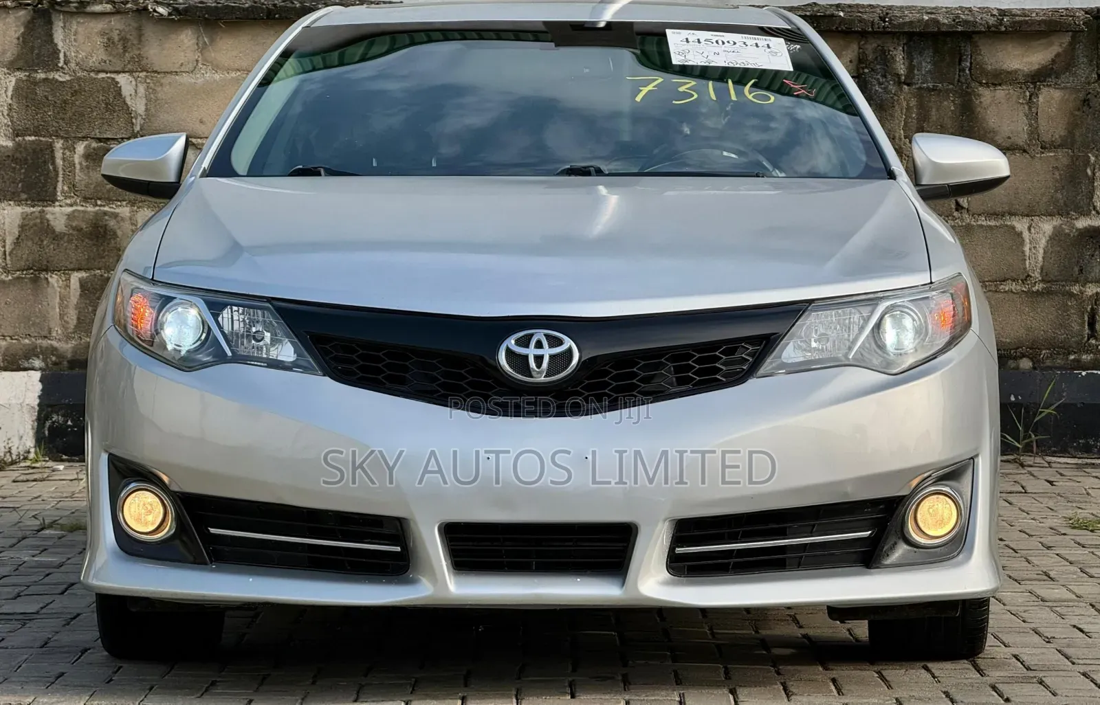 Toyota Camry XLE V6 4dr Sedan (3.5L 6cyl 6A) 2013 Silver