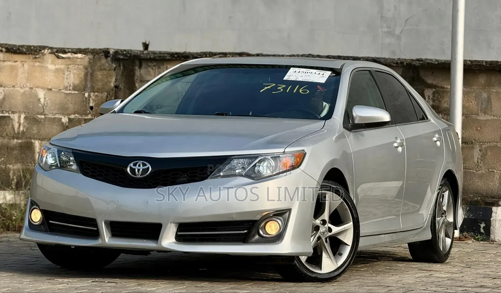 Toyota Camry XLE V6 4dr Sedan (3.5L 6cyl 6A) 2013 Silver