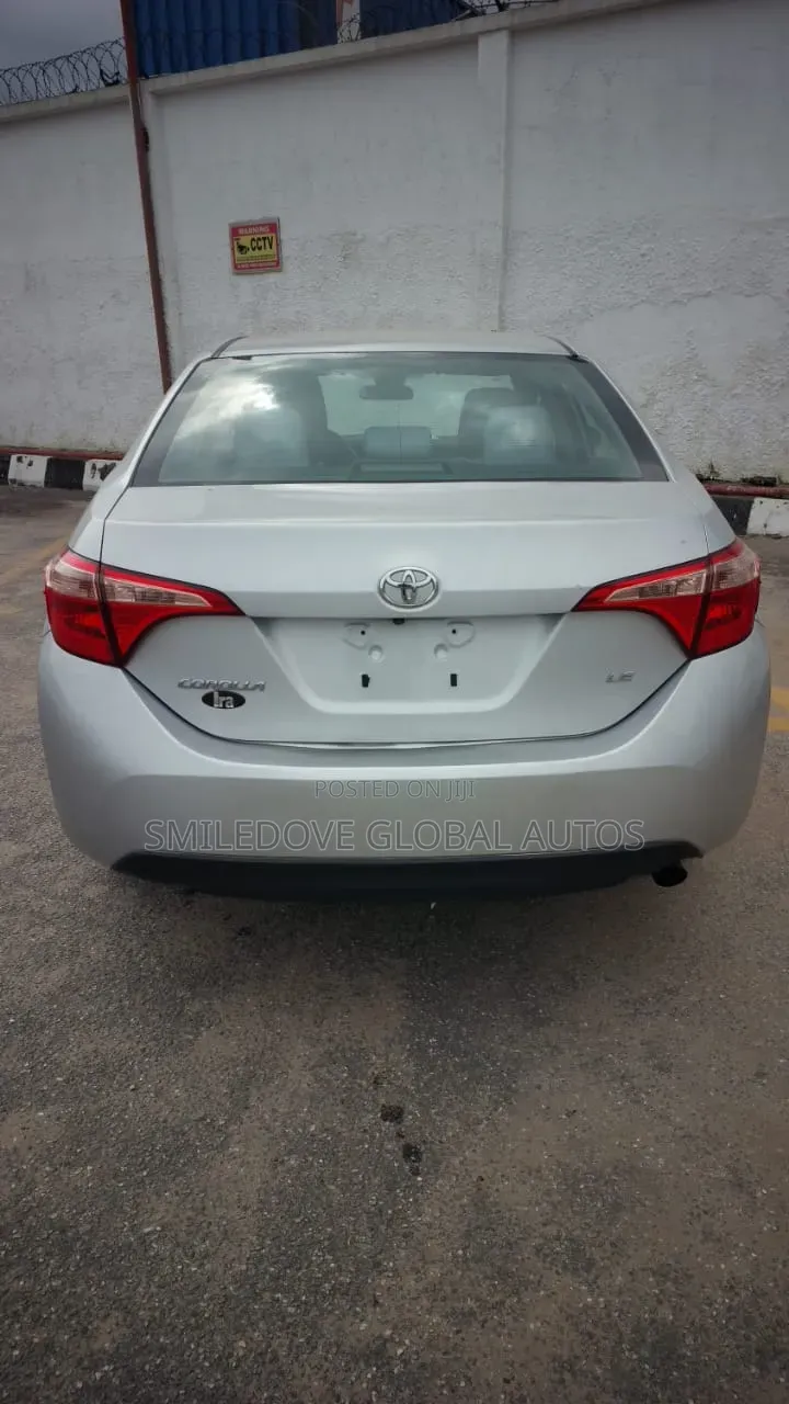 Toyota Corolla LE (1.8L 4cyl 2A) 2018 Silver