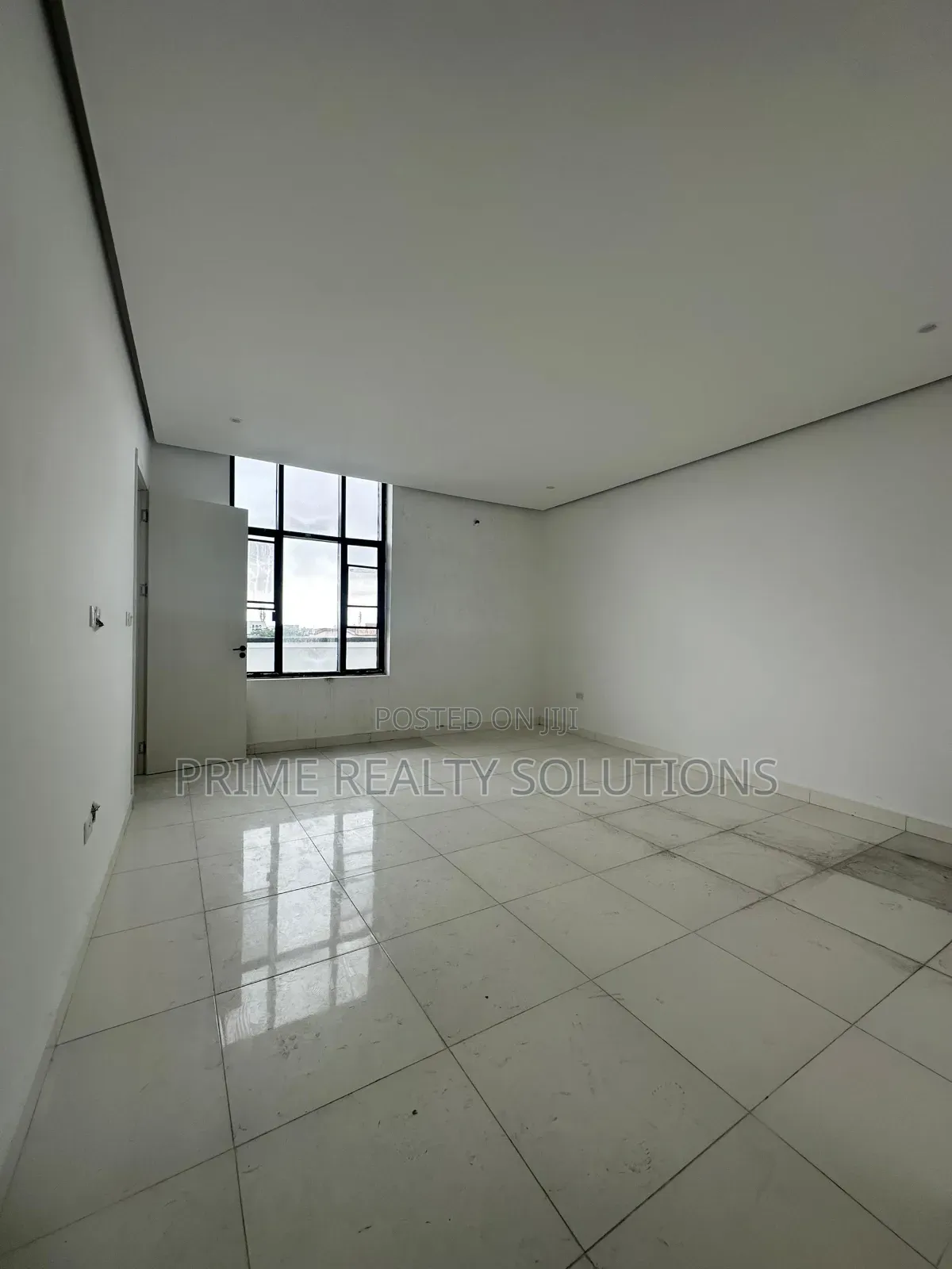 Furnished 4bdrm Penthouse in Lekki Phase 1 for sale