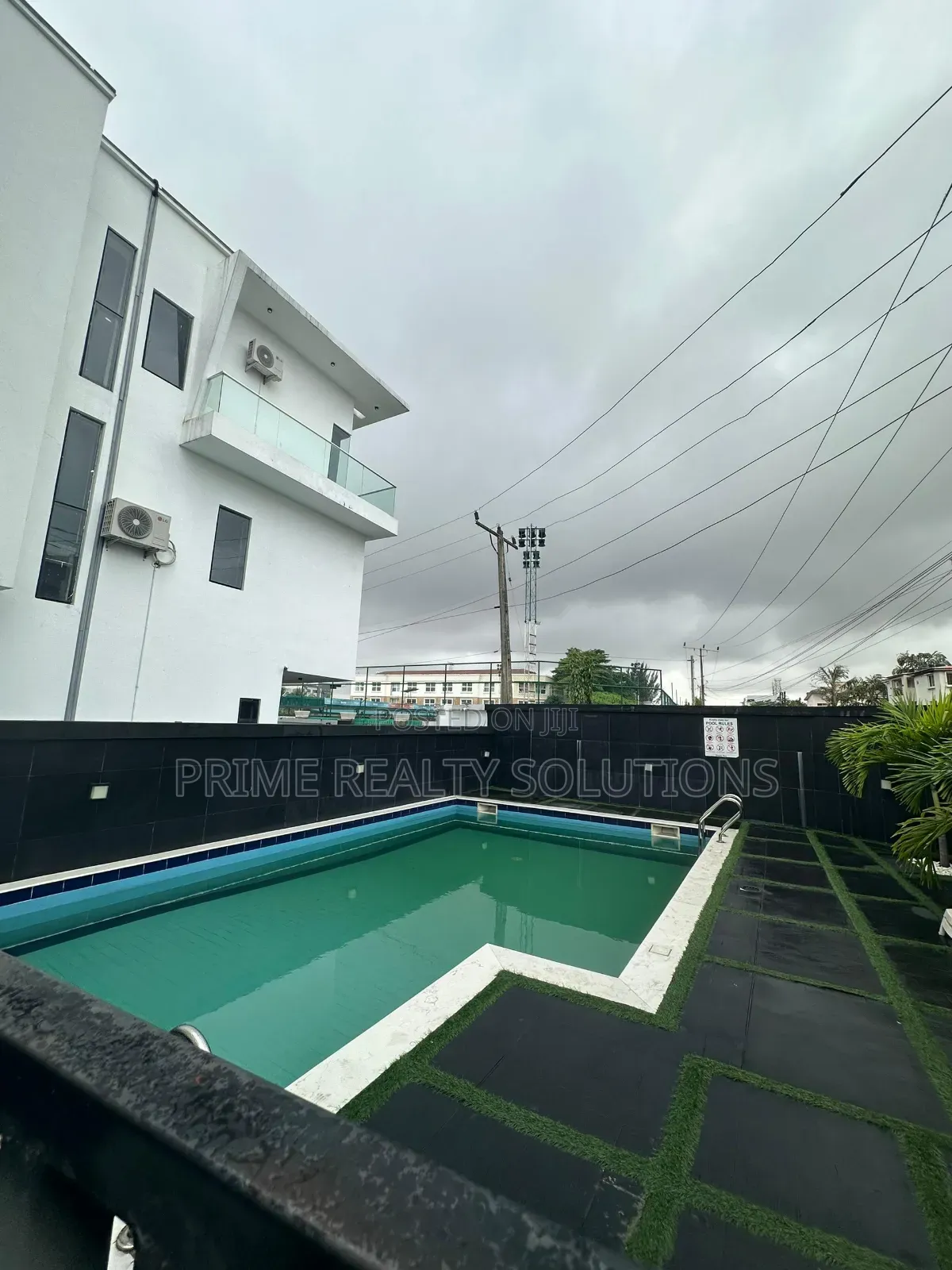 Furnished 4bdrm Penthouse in Lekki Phase 1 for sale