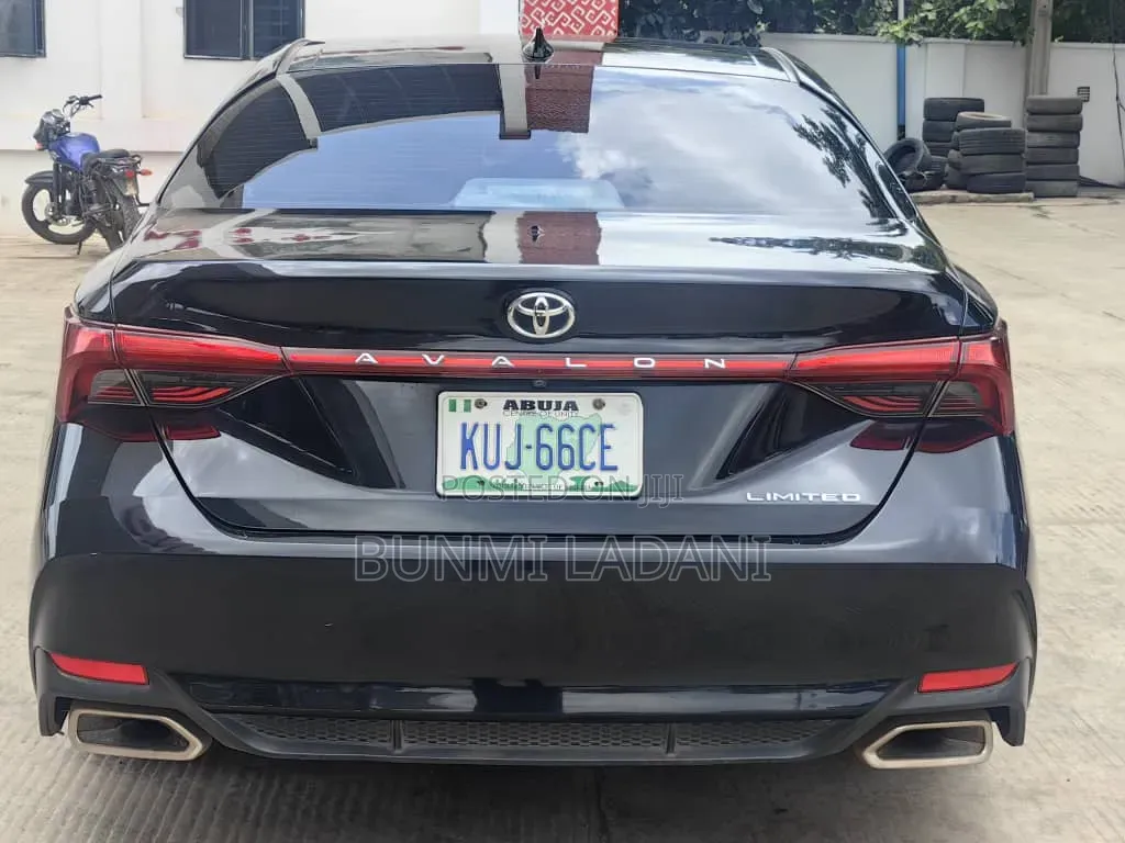 Toyota Avalon 2019 Black