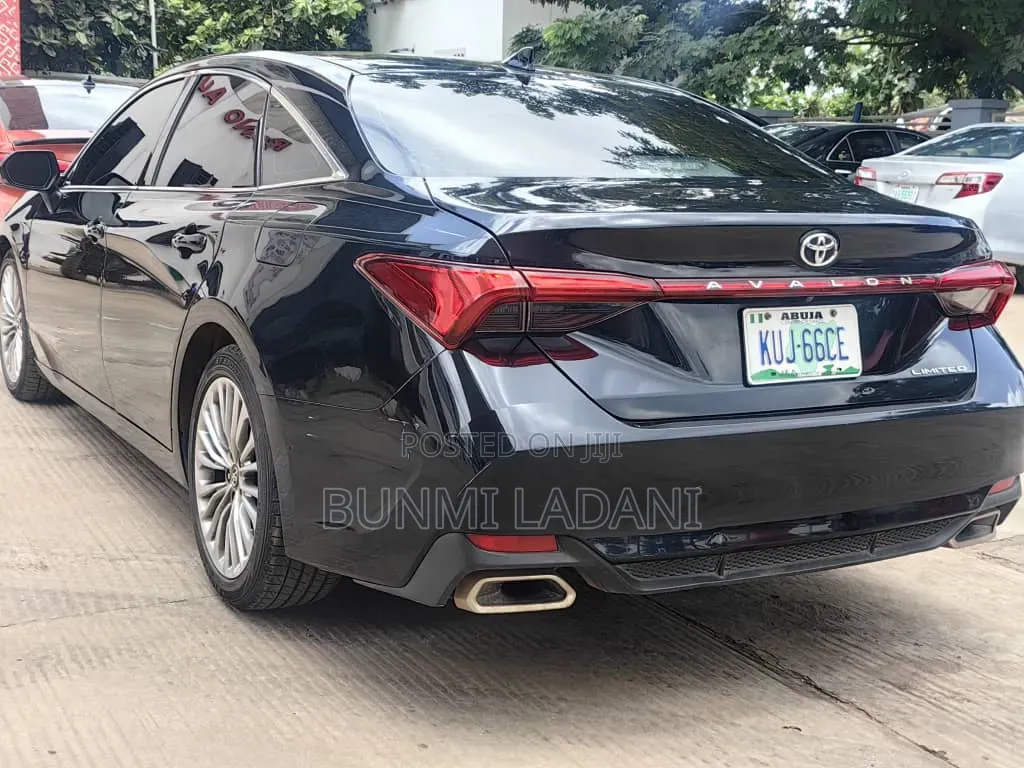 Toyota Avalon 2019 Black