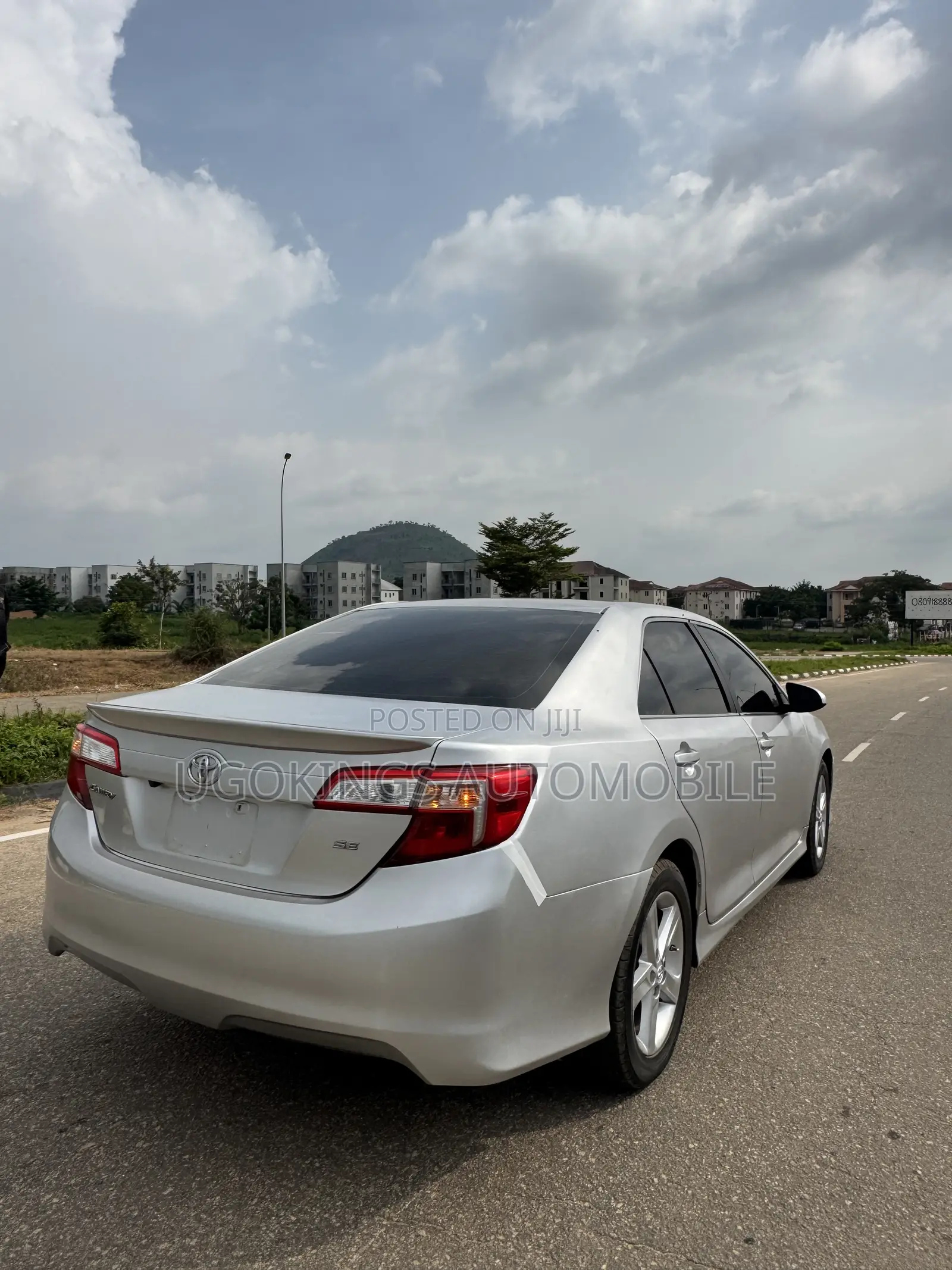 Toyota Camry SE 4dr Sedan (2.5L 4cyl 6A) 2013 Silver