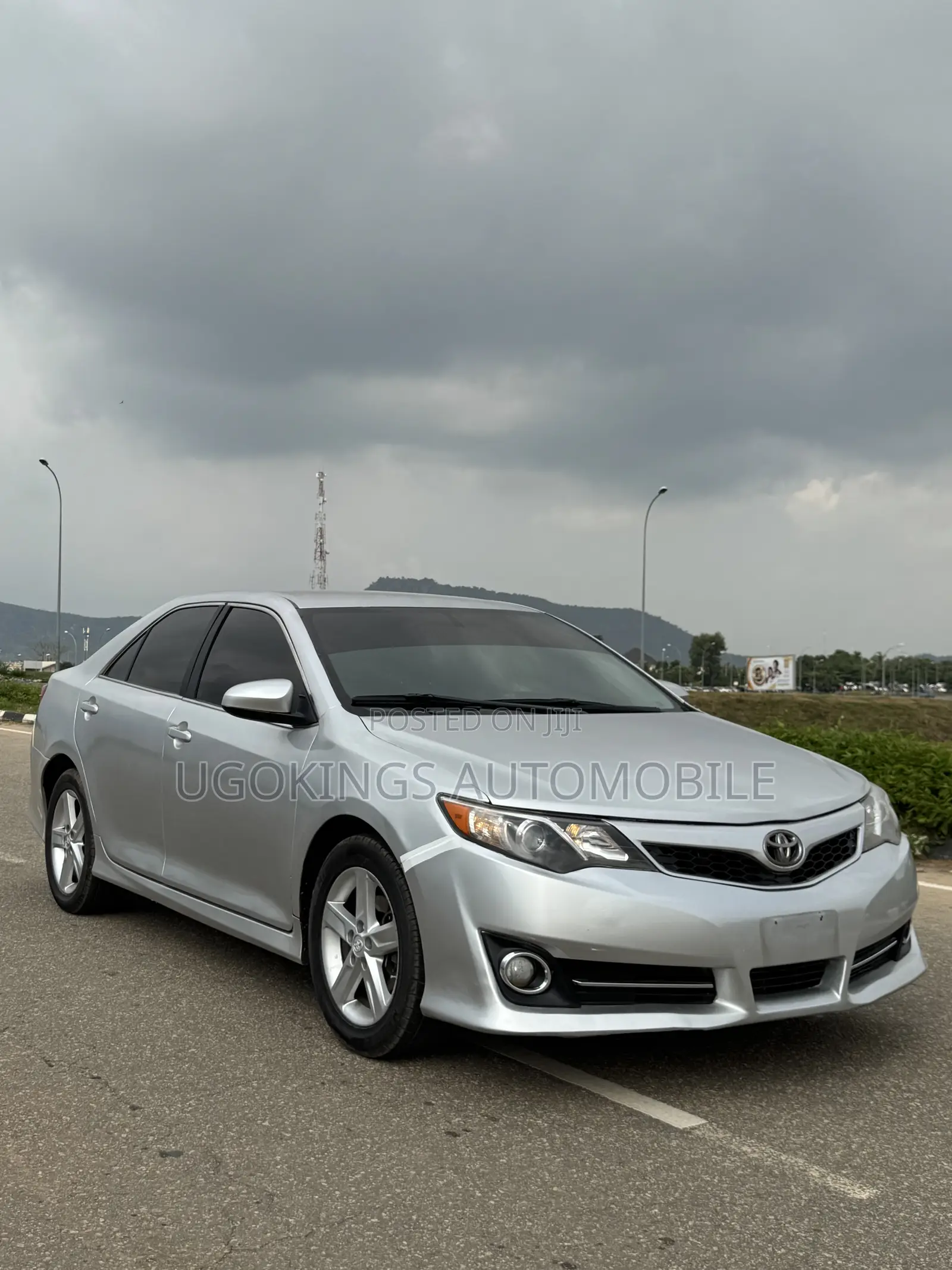 Toyota Camry SE 4dr Sedan (2.5L 4cyl 6A) 2013 Silver