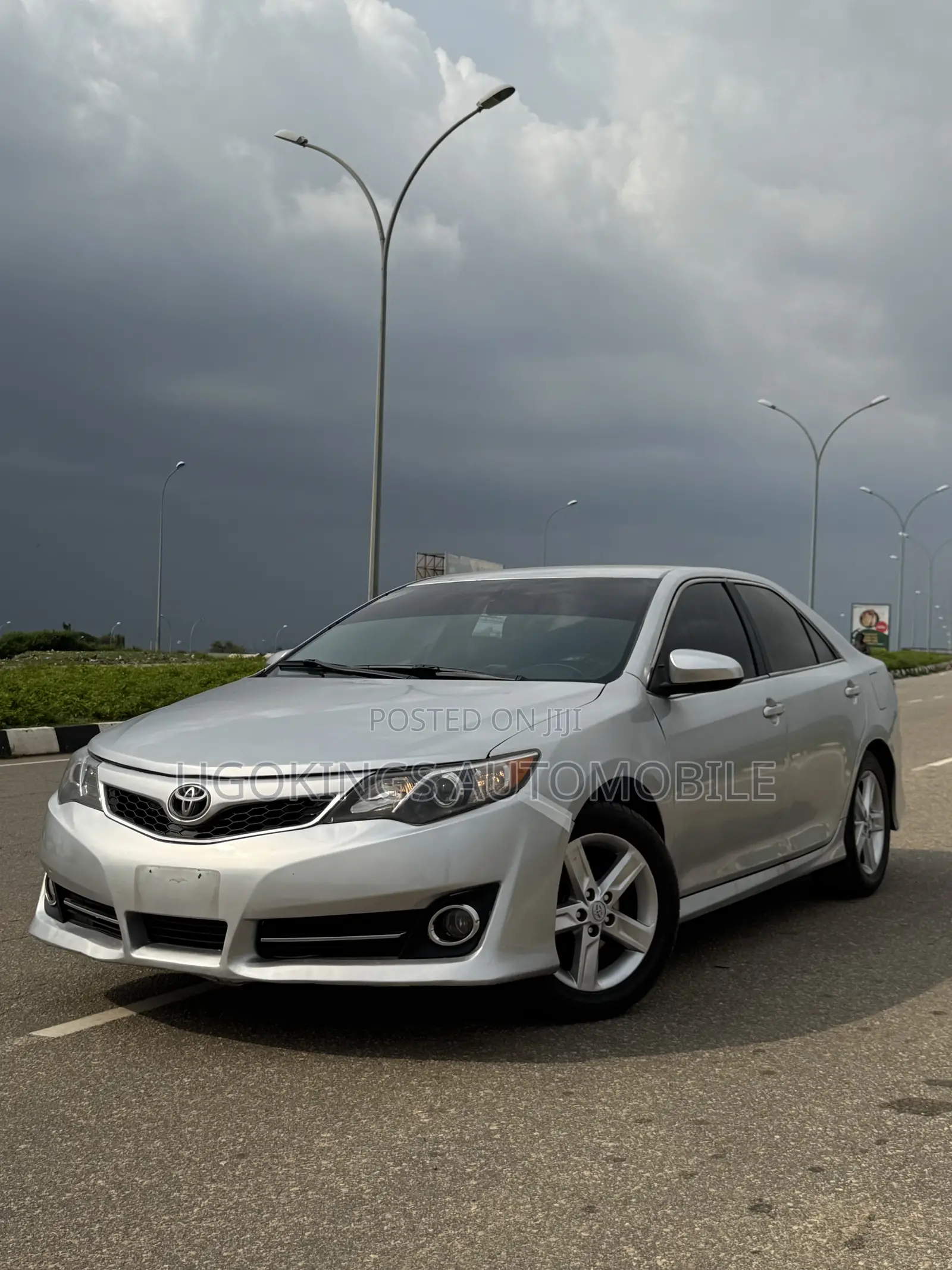 Toyota Camry SE 4dr Sedan (2.5L 4cyl 6A) 2013 Silver
