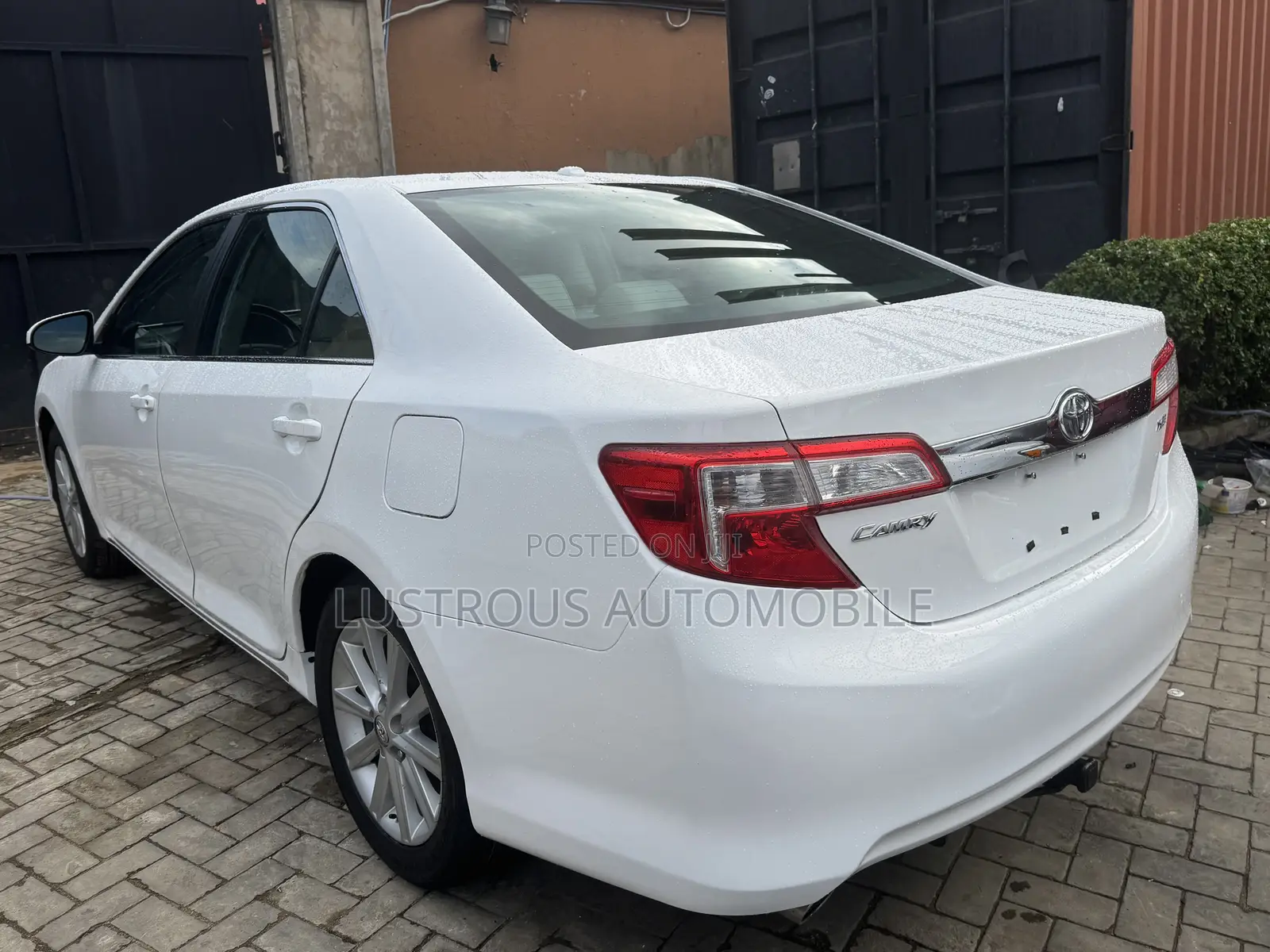 Toyota Camry XLE V6 4dr Sedan (3.5L 6cyl 6A) 2012 White