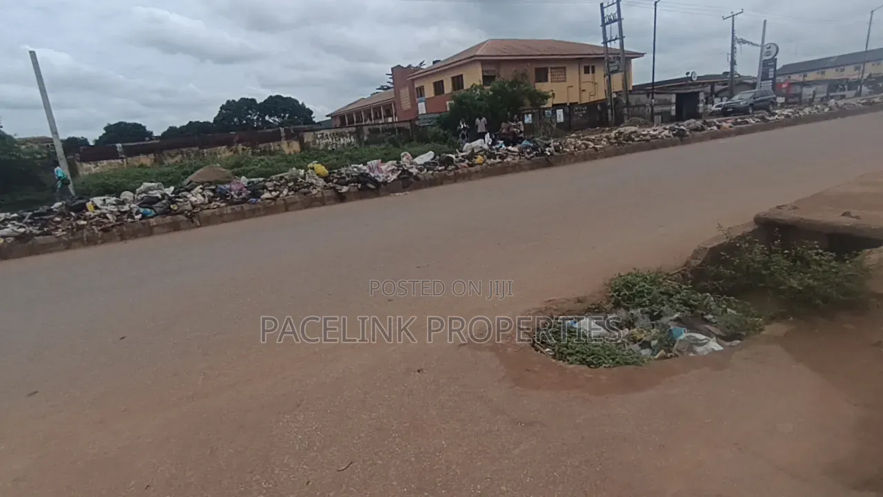 8bdrm Block of Flats in Ayobo for sale