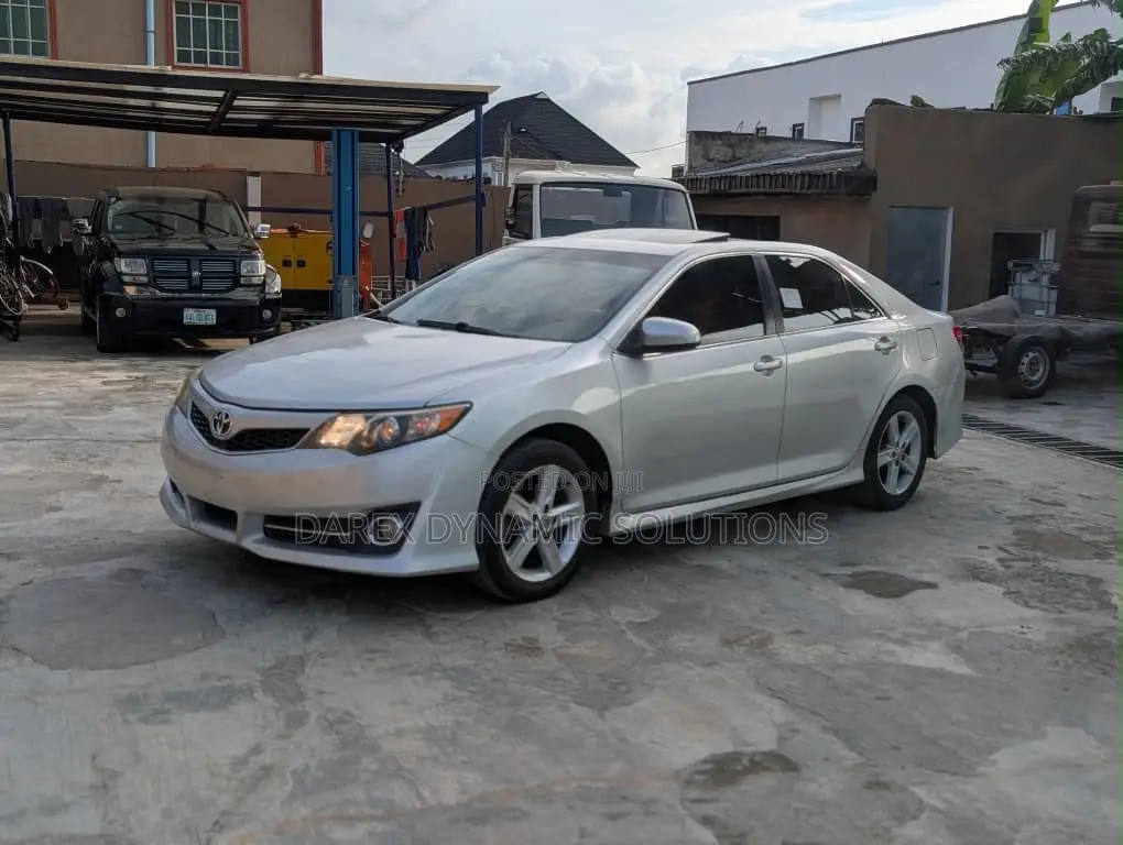 Toyota Camry SE 4dr Sedan (2.5L 4cyl 6A) 2013 Silver