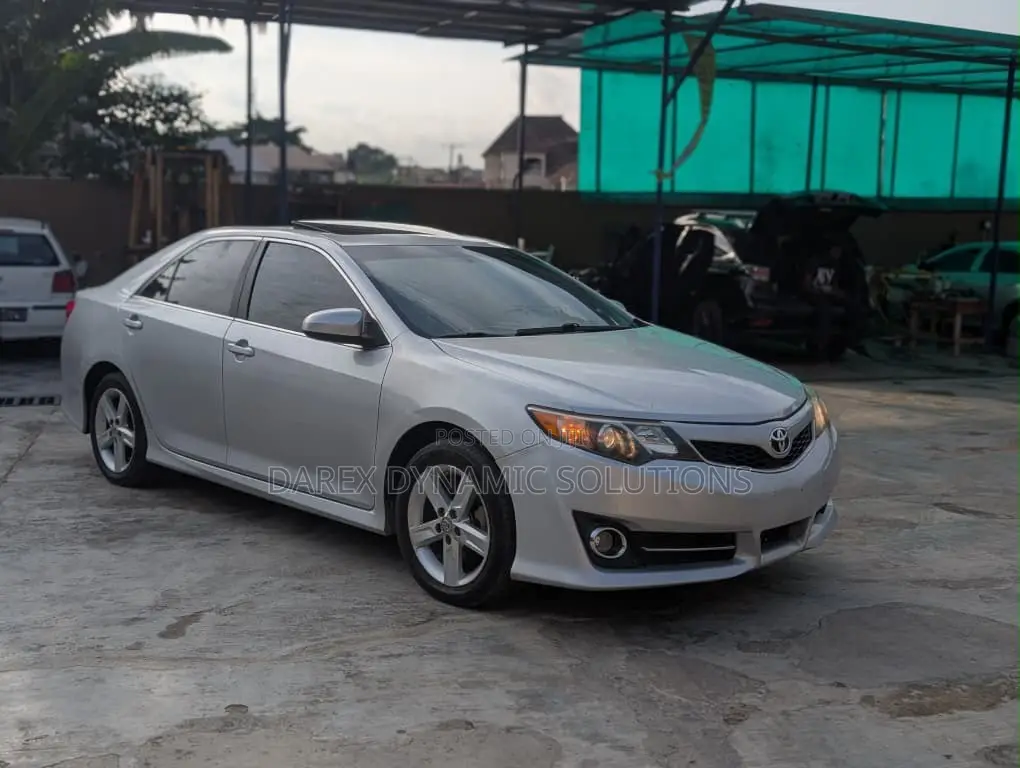 Toyota Camry SE 4dr Sedan (2.5L 4cyl 6A) 2013 Silver
