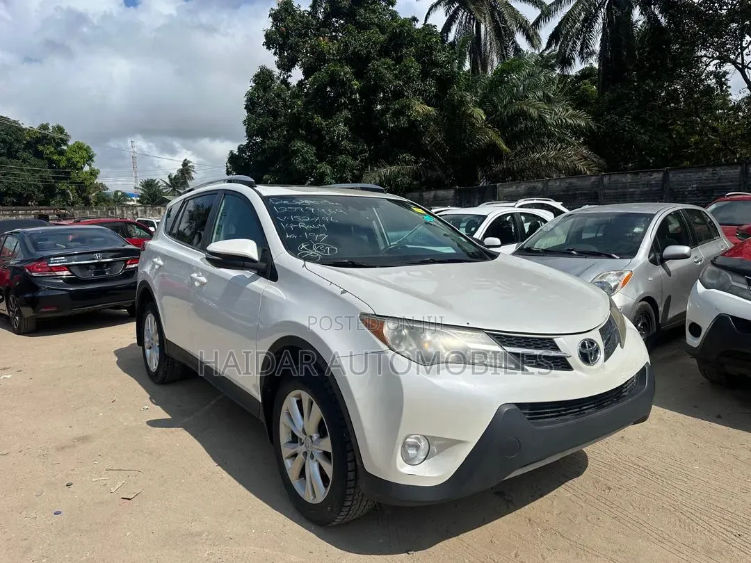Toyota RAV4 Limited 4dr SUV AWD (2.5L 4cyl 6A) 2015 White