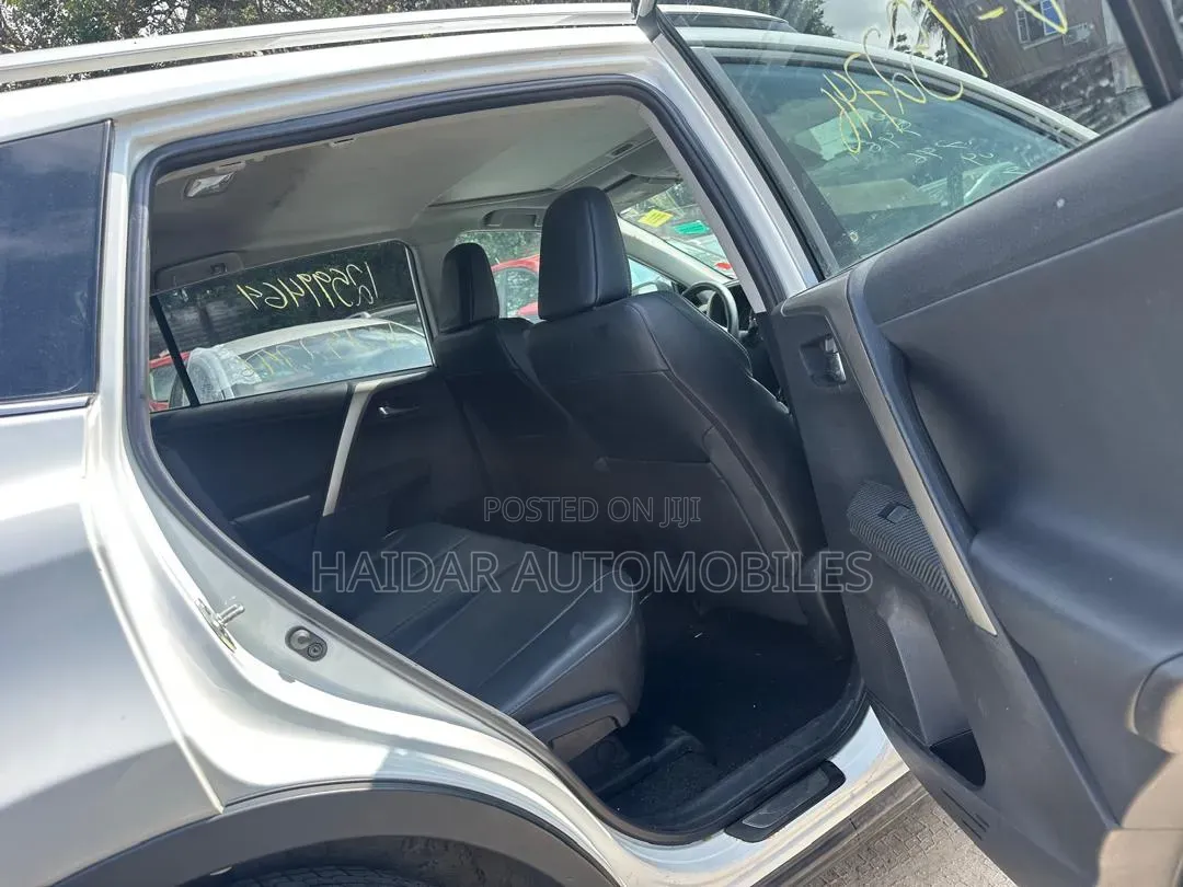 Toyota RAV4 Limited 4dr SUV AWD (2.5L 4cyl 6A) 2015 White