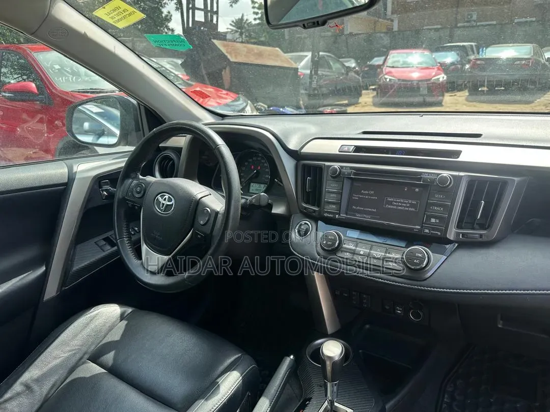 Toyota RAV4 Limited 4dr SUV AWD (2.5L 4cyl 6A) 2015 White