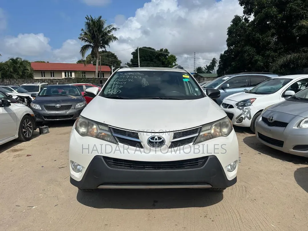 Toyota RAV4 Limited 4dr SUV AWD (2.5L 4cyl 6A) 2015 White