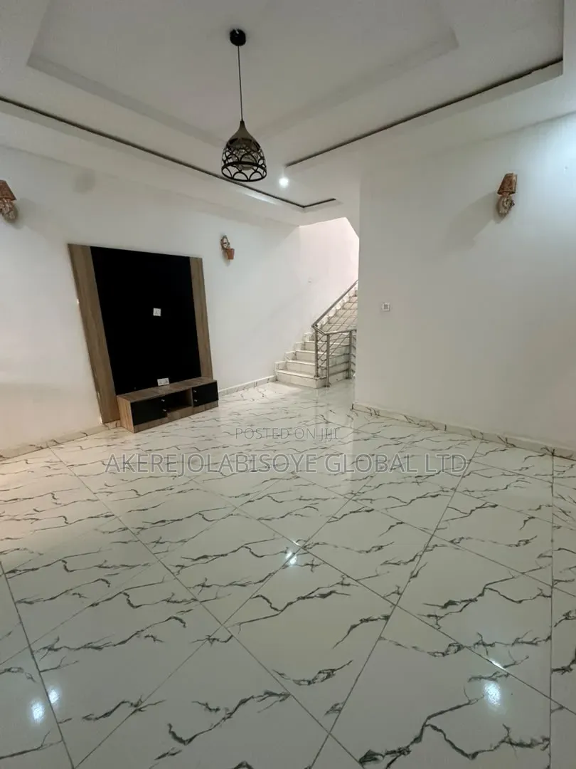 4bdrm Duplex in Orchacho Estate for rent