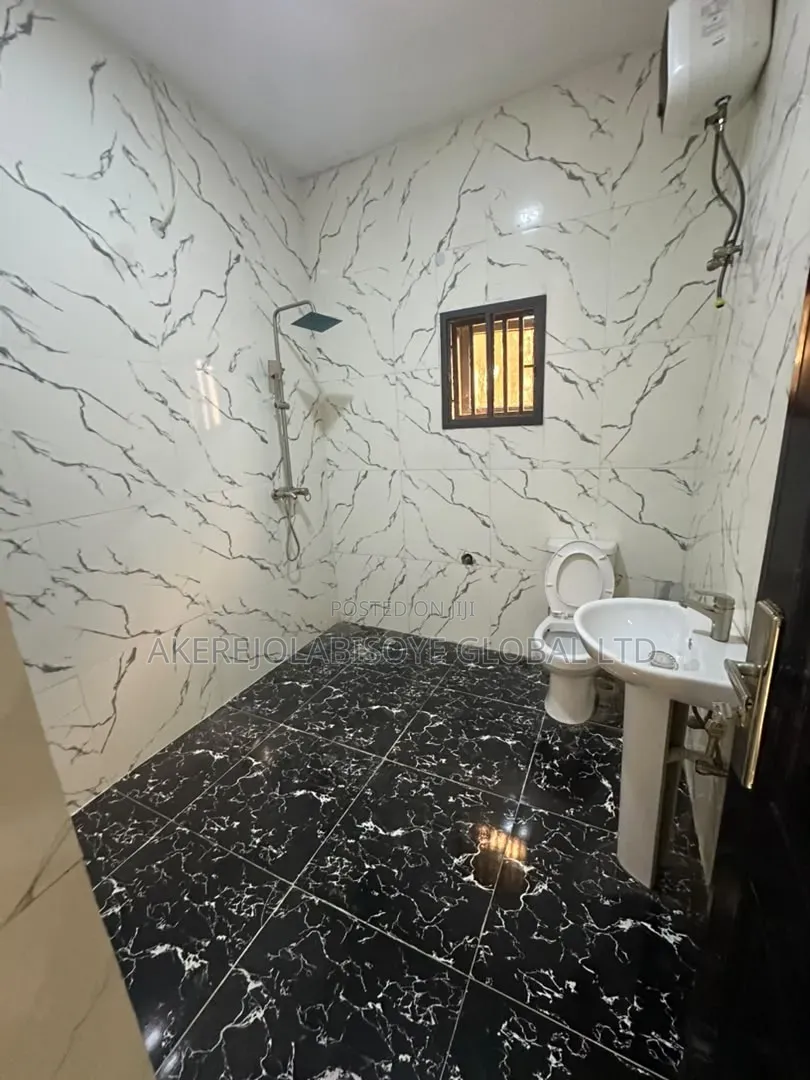 4bdrm Duplex in Orchacho Estate for rent