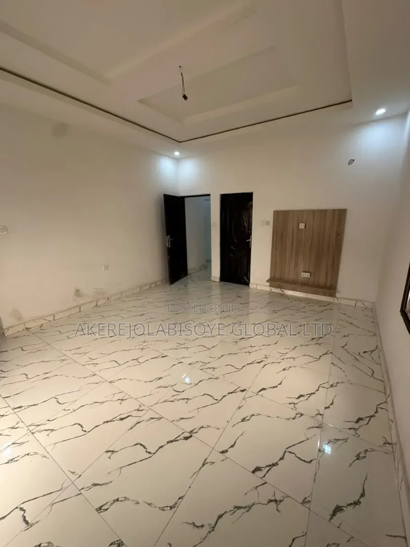 4bdrm Duplex in Orchacho Estate for rent
