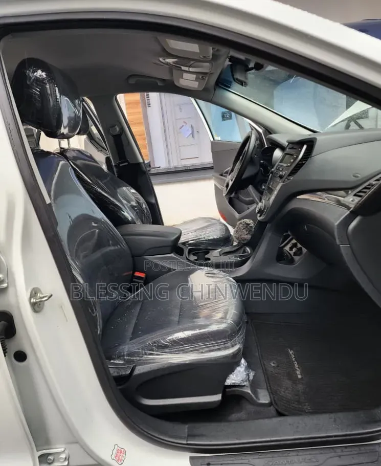 Hyundai Santa Fe SE AWD 2016 White