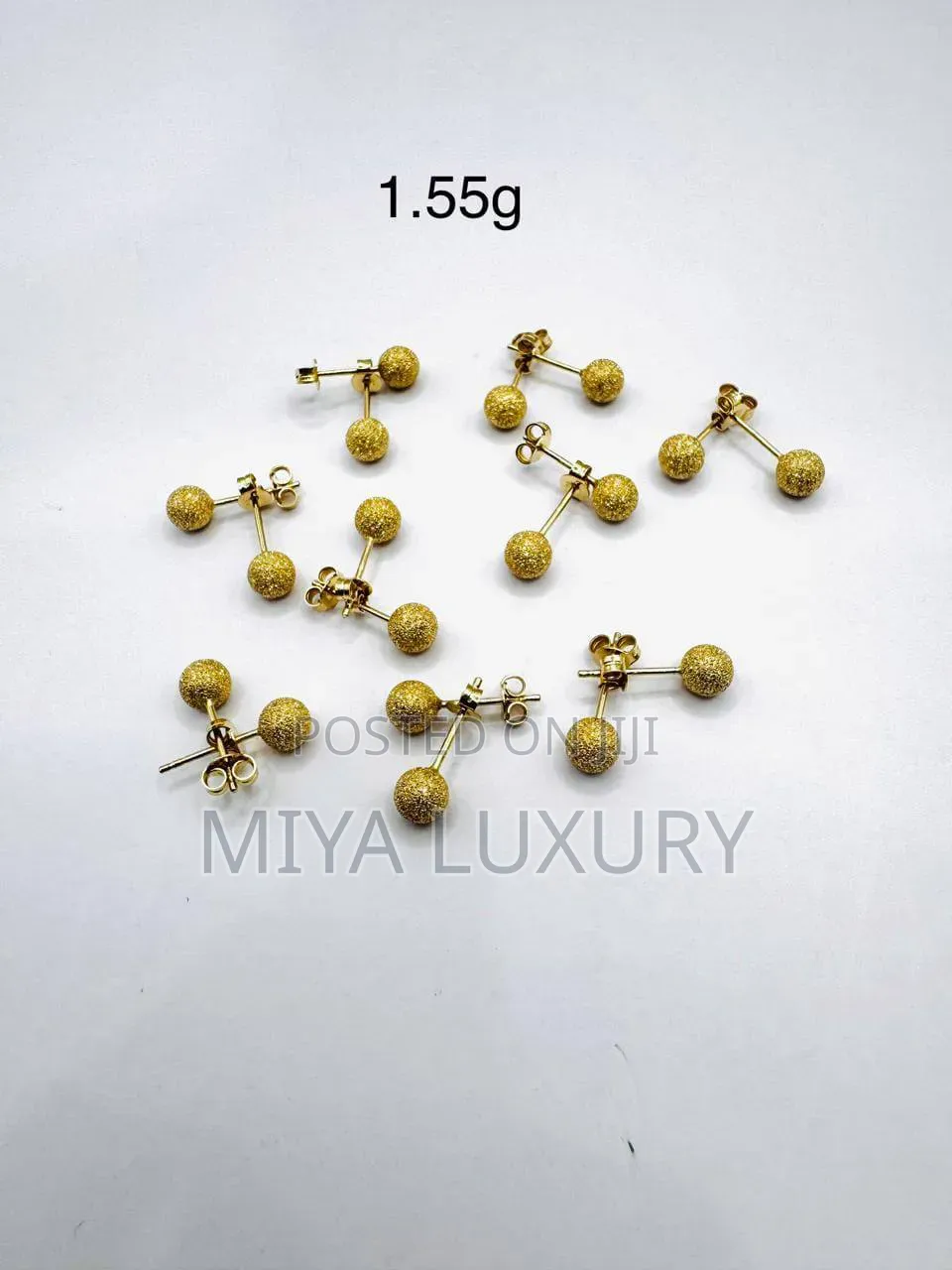 Elegant 18 Karat Gold Earrings for Everyday Wear