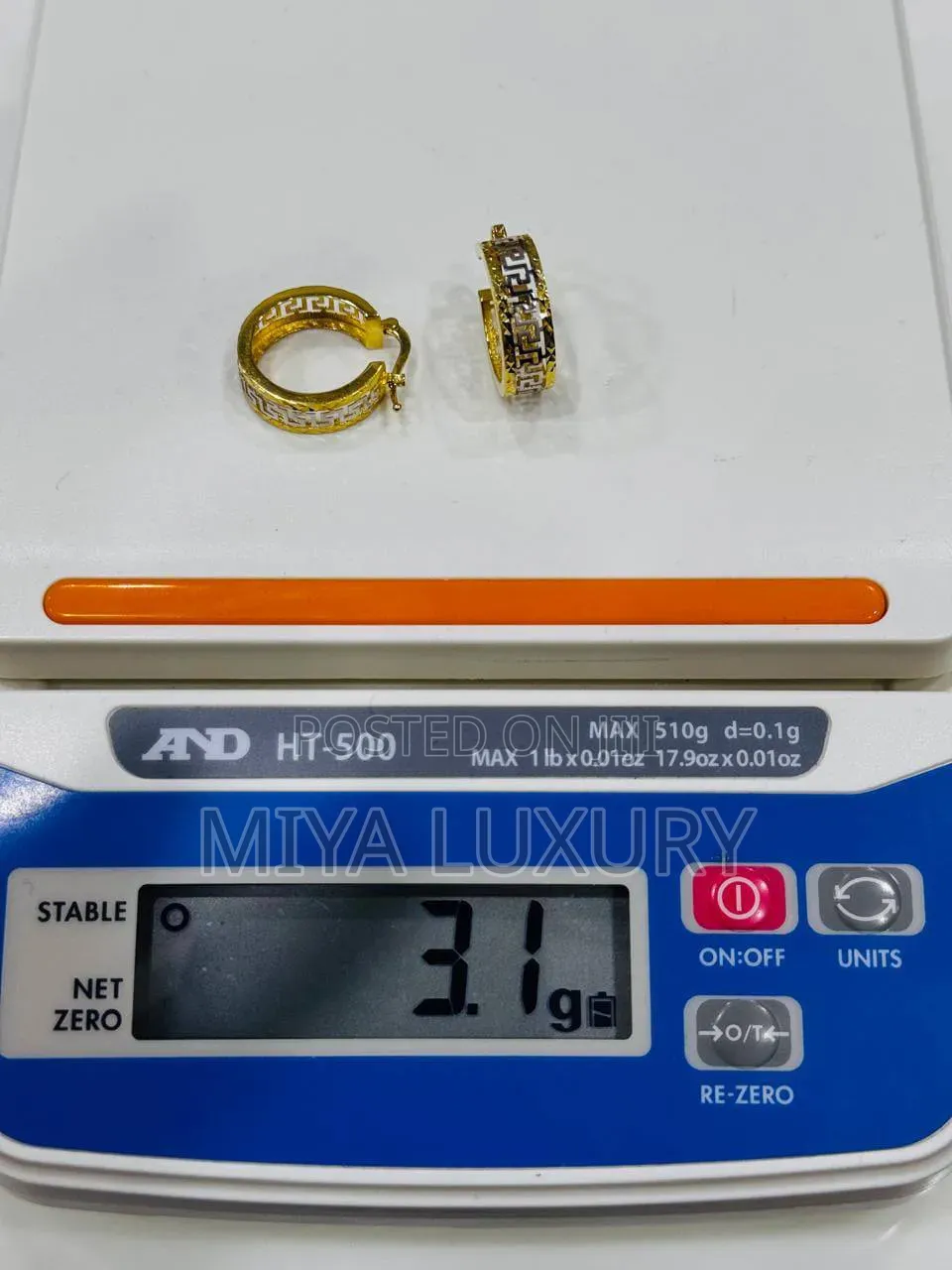 Elegant 18 Karat Gold Earrings for Everyday Wear