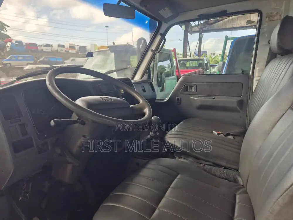 Toyota Dyna 2017 White