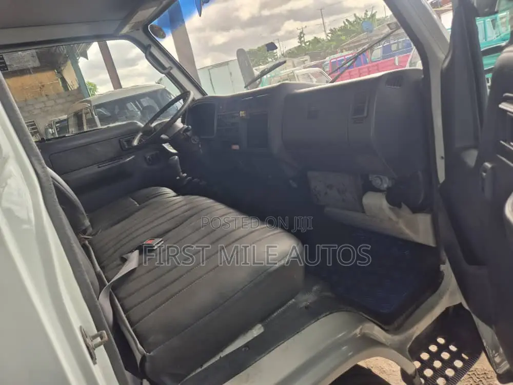Toyota Dyna 2017 White