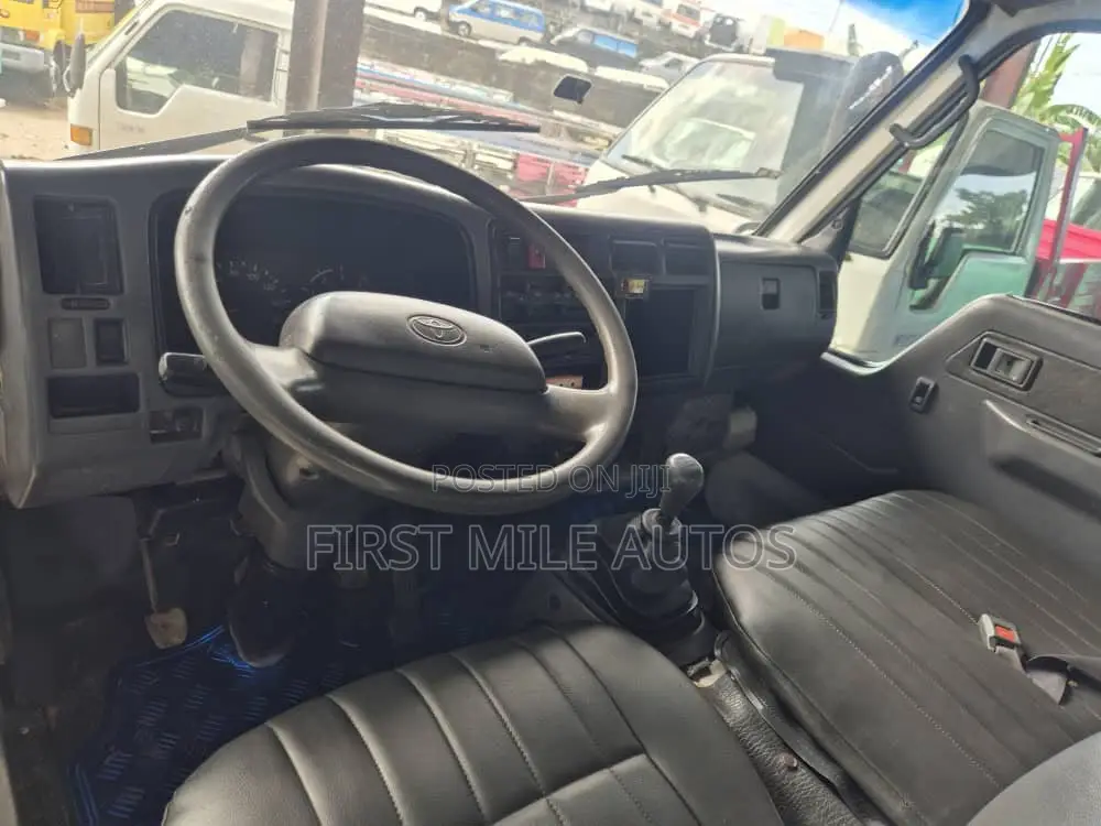 Toyota Dyna 2017 White
