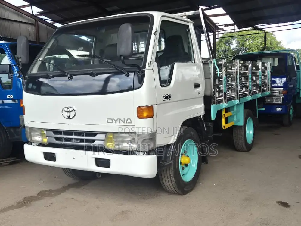 Toyota Dyna 2017 White