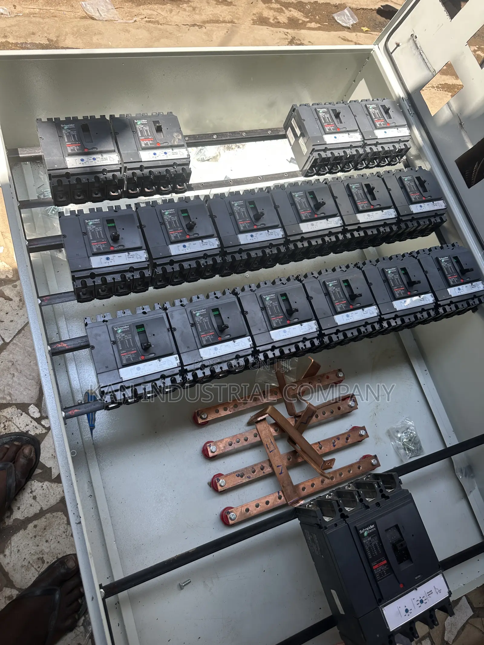 100amps 4poles 18output With 400amps 4pole Input Panel