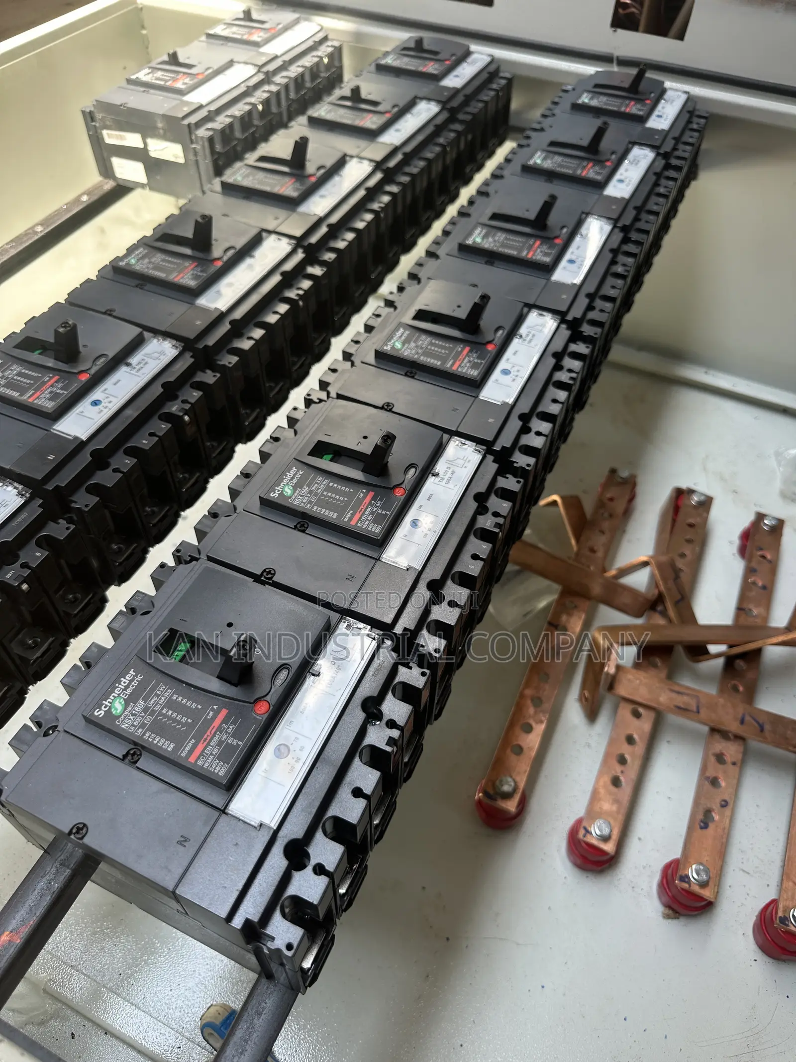 100amps 4poles 18output With 400amps 4pole Input Panel