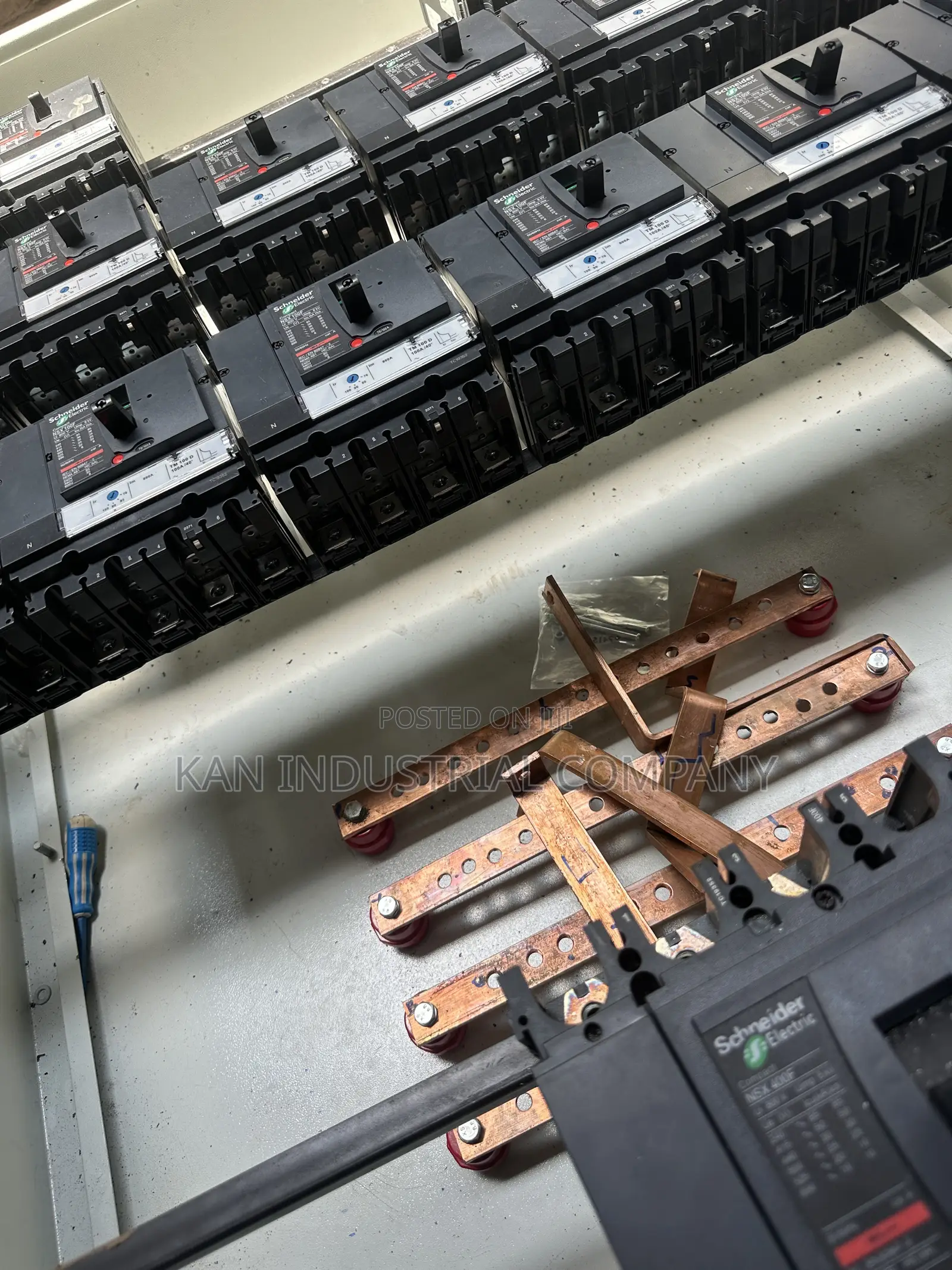 100amps 4poles 18output With 400amps 4pole Input Panel