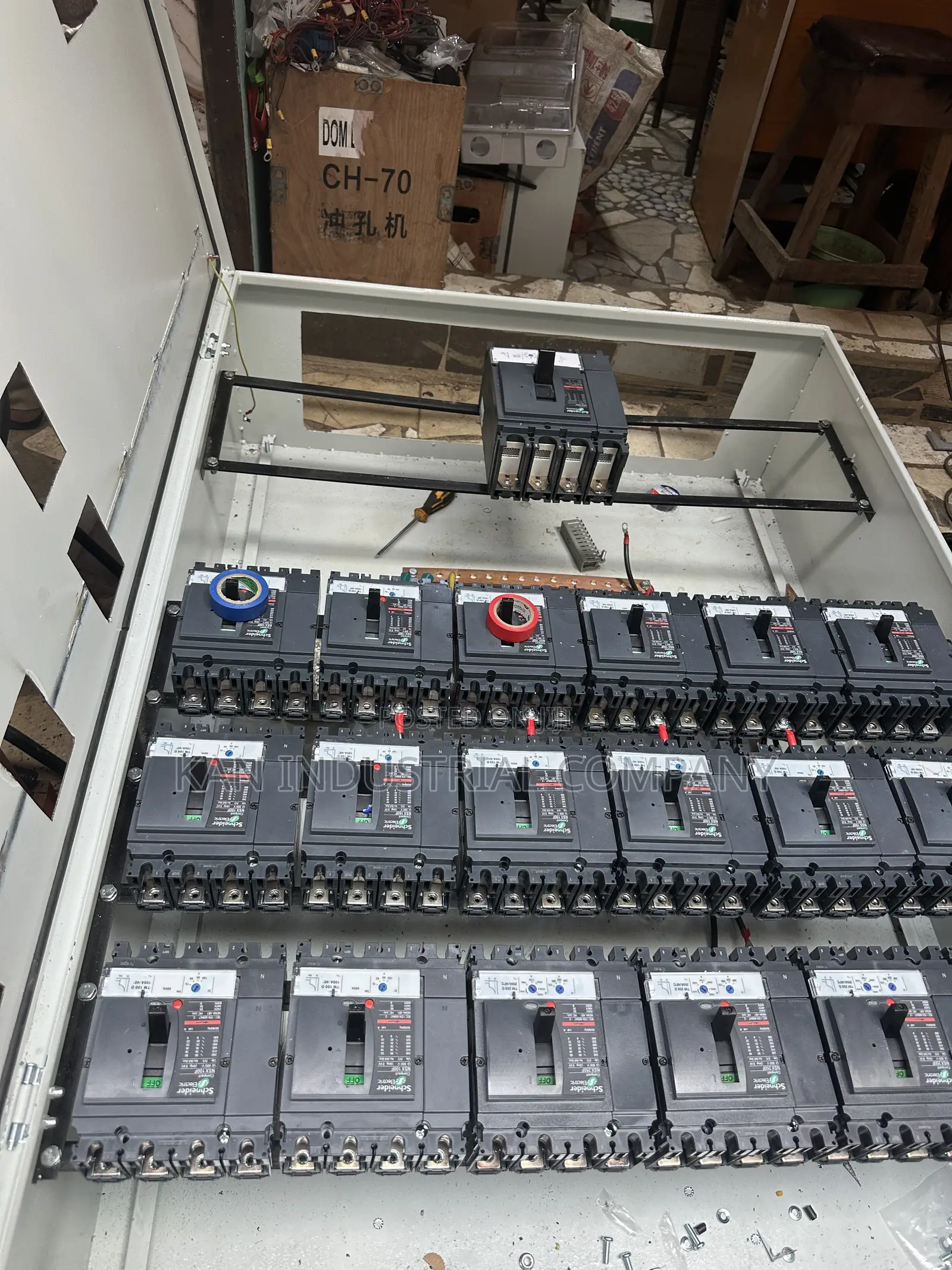 100amps 4poles 18output With 400amps 4pole Input Panel