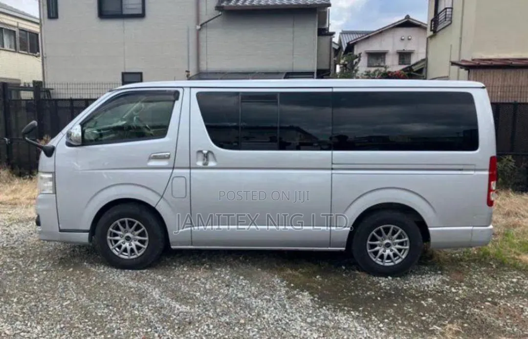Toyota HiAce 2010