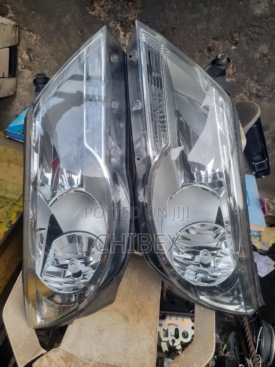 Set of Full Light Volkswagen Tiguan 2010