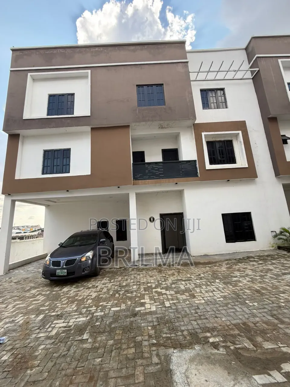 5bdrm Duplex in Guzape District for sale